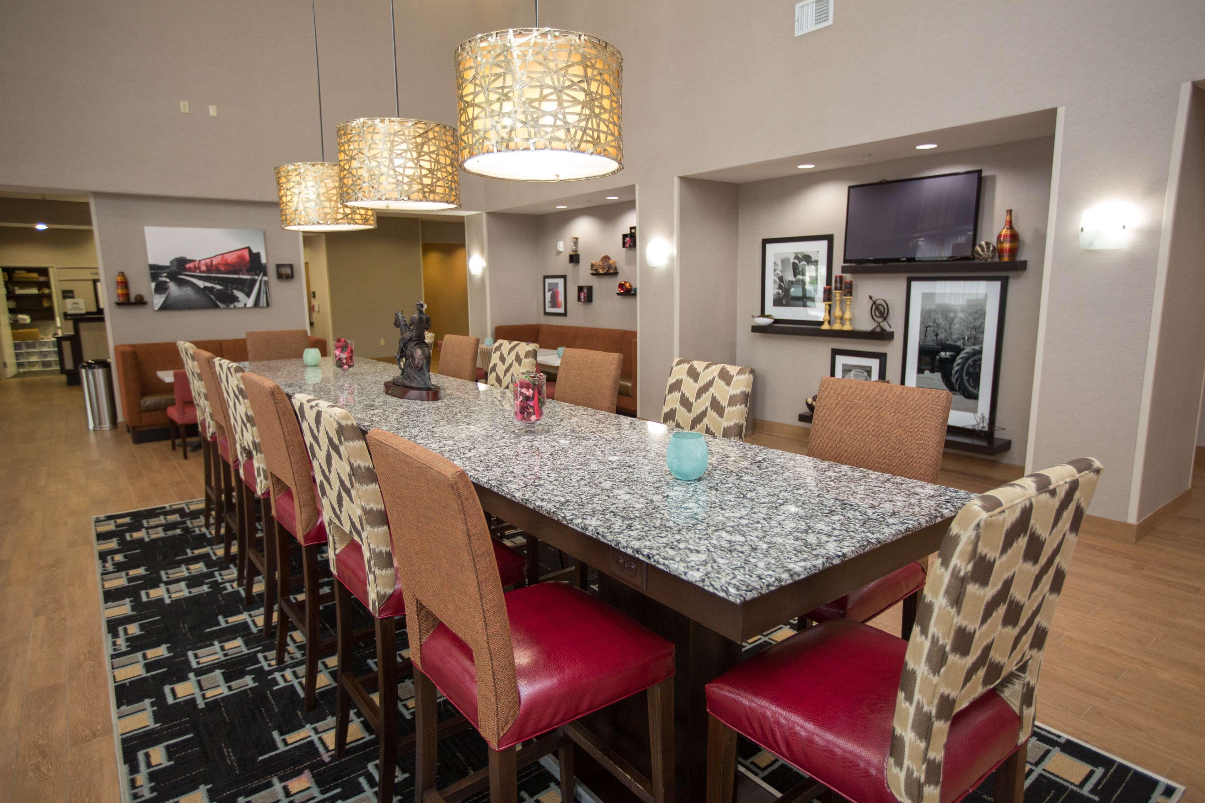 Hampton Inn & Suites Oklahoma City Airport Eksteriør bilde