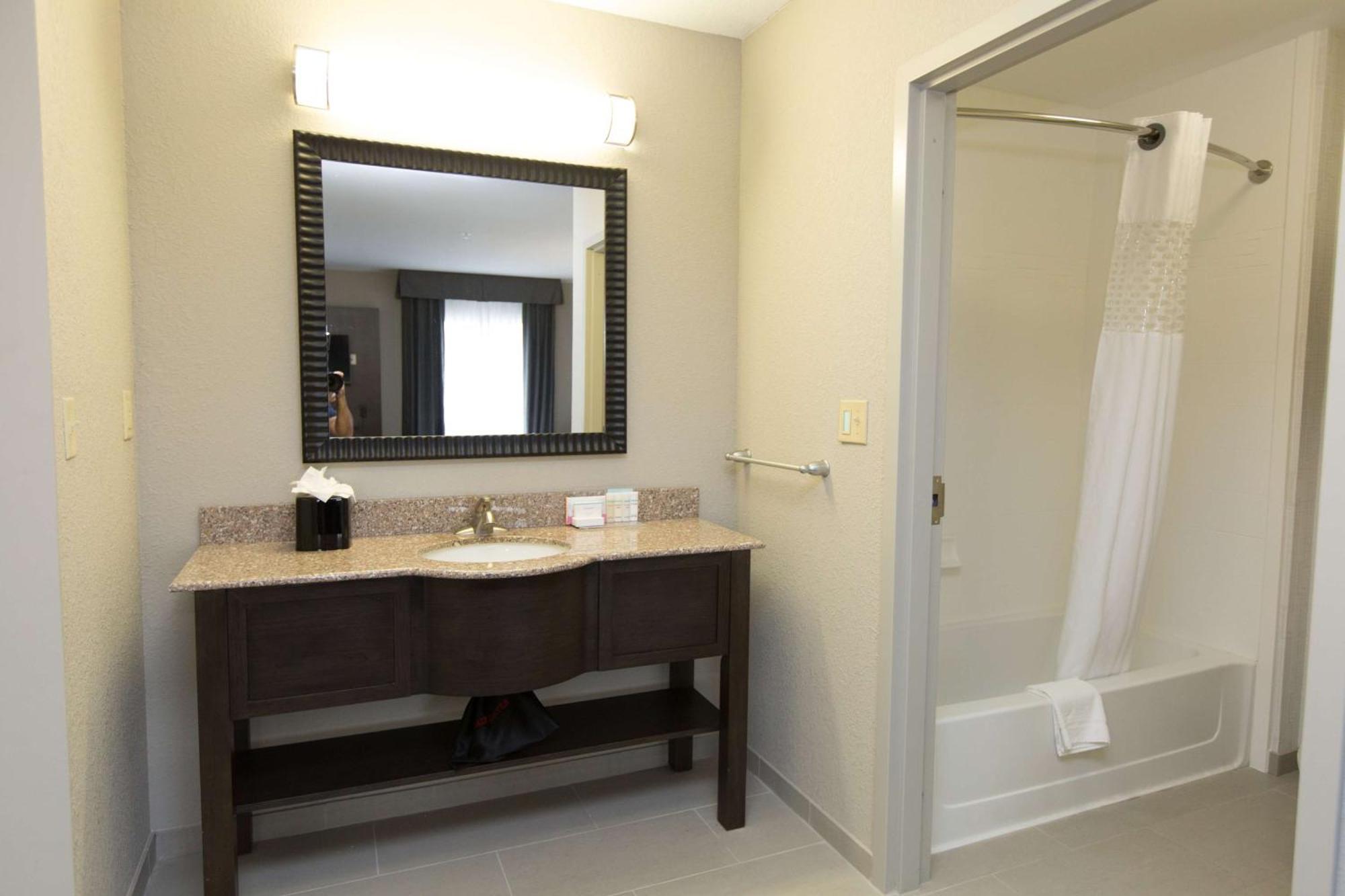 Hampton Inn & Suites Oklahoma City Airport Eksteriør bilde